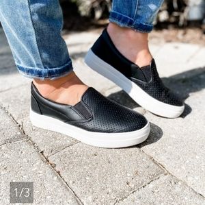 Womans Black Soda size 8